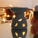(image for) Lrg Classic White Oil Burner - Moon & Star
