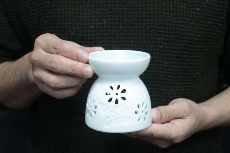 (image for) Classic White Oil Burner - Floral with Teal Well